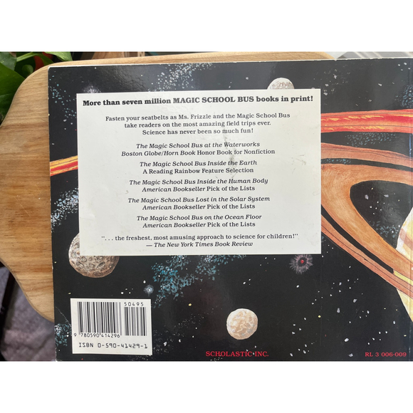 The Magic School Bus Lost in the Solar System Book - Picture 3 of 4